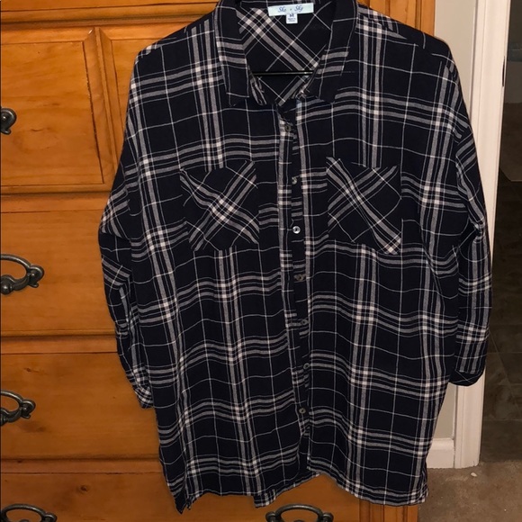Black w/ White stripes Flannel - Picture 1 of 4